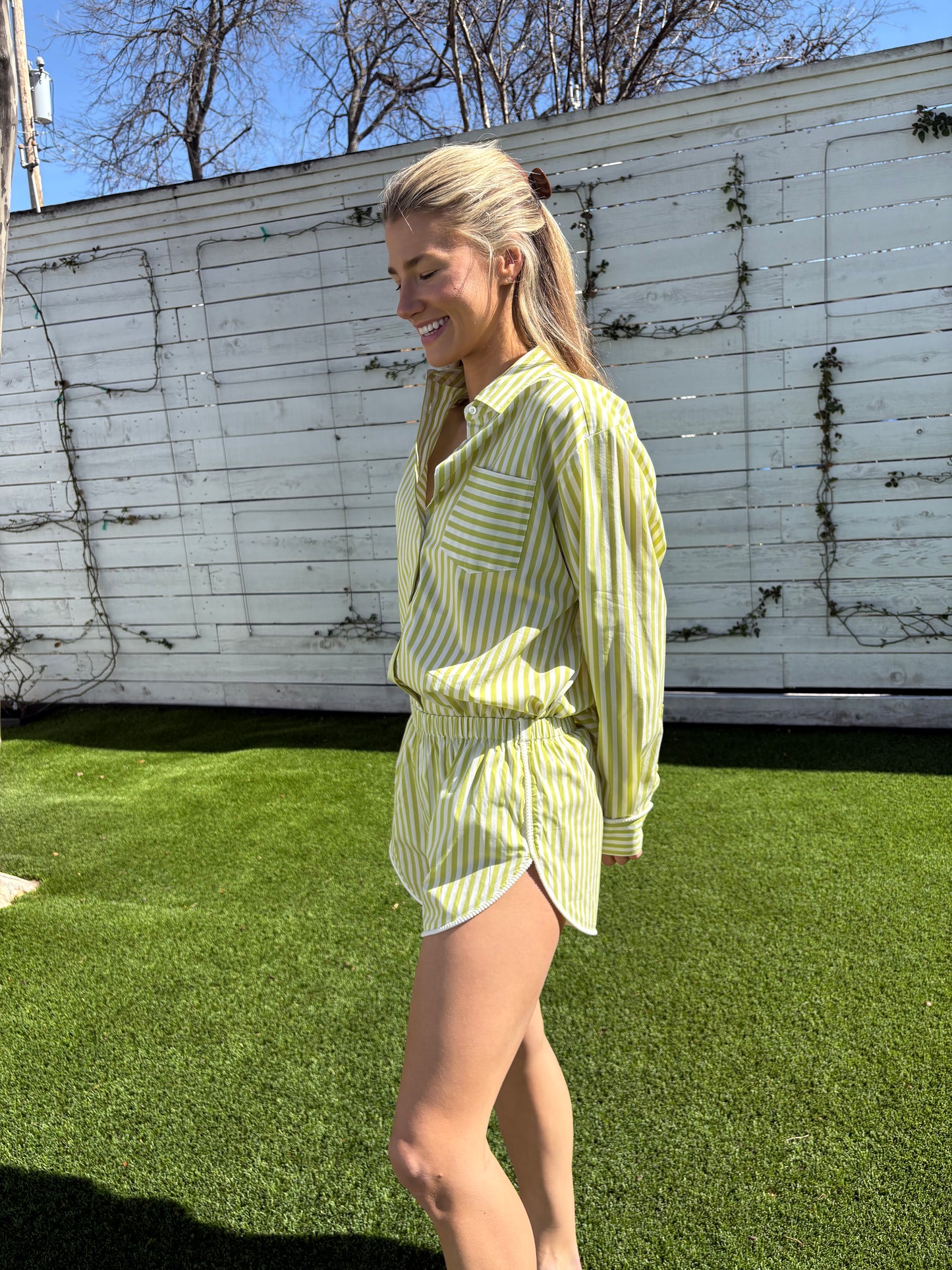 avril button down