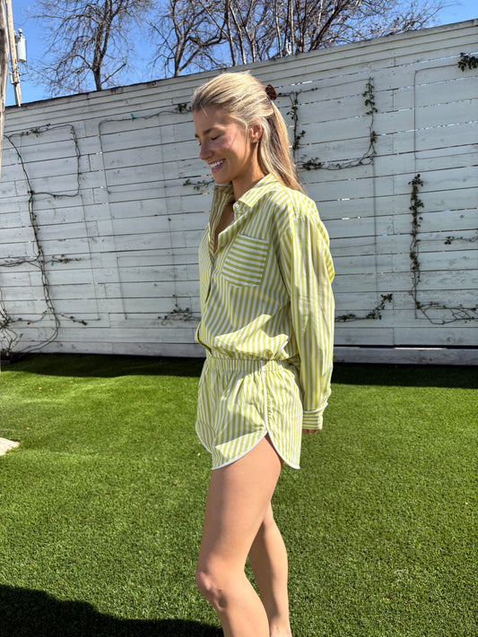 avril button down