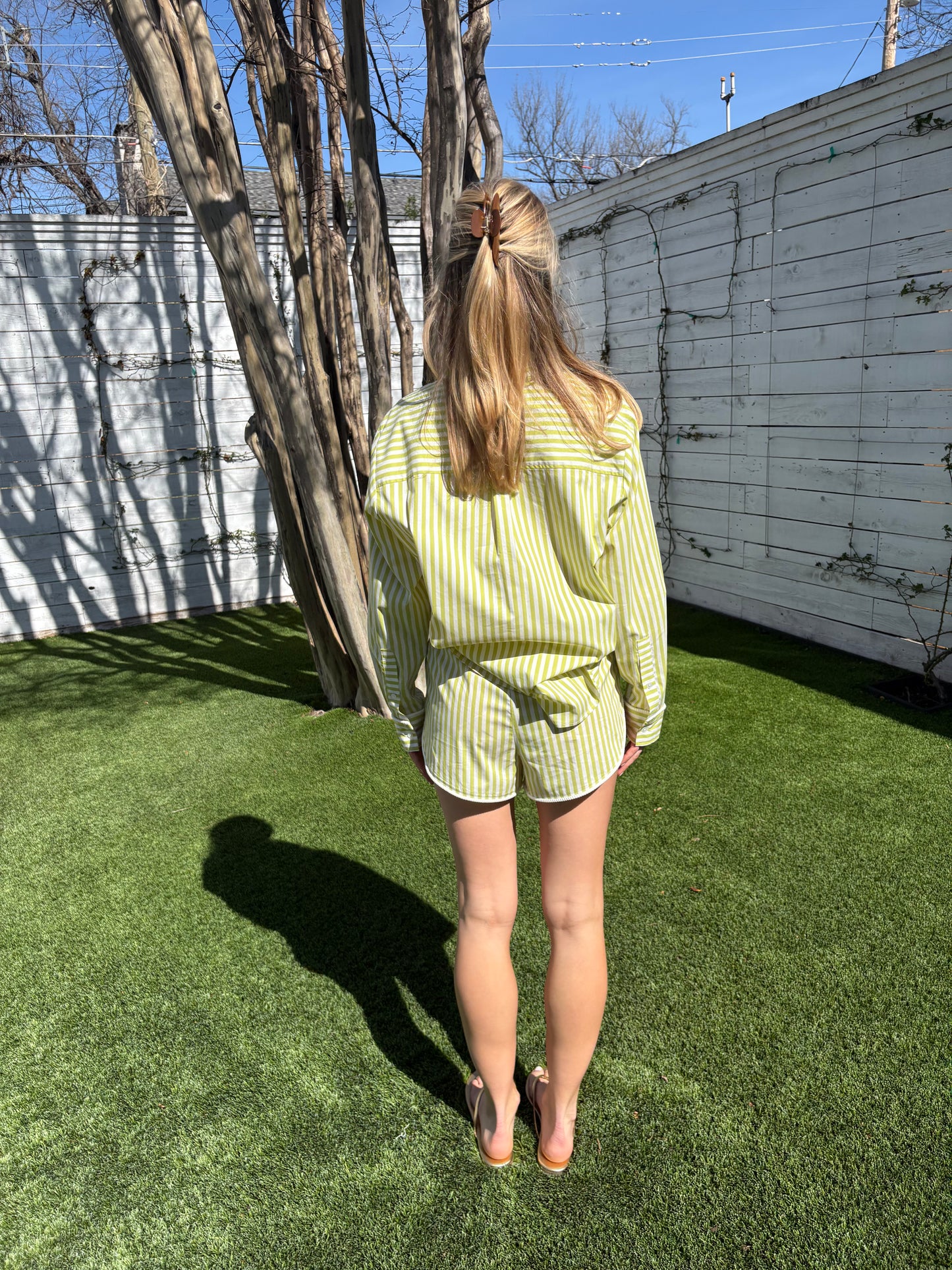 avril button down