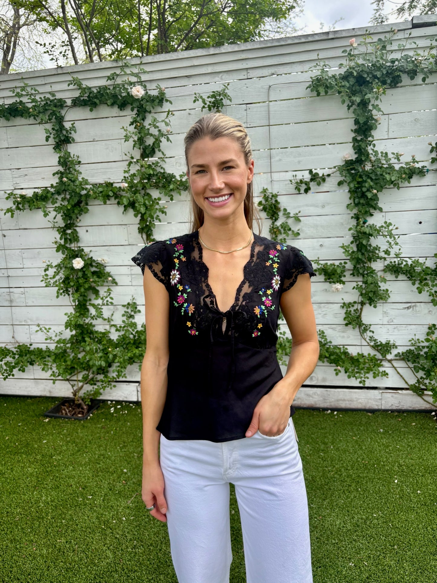 elaine top daisy sun embroidery