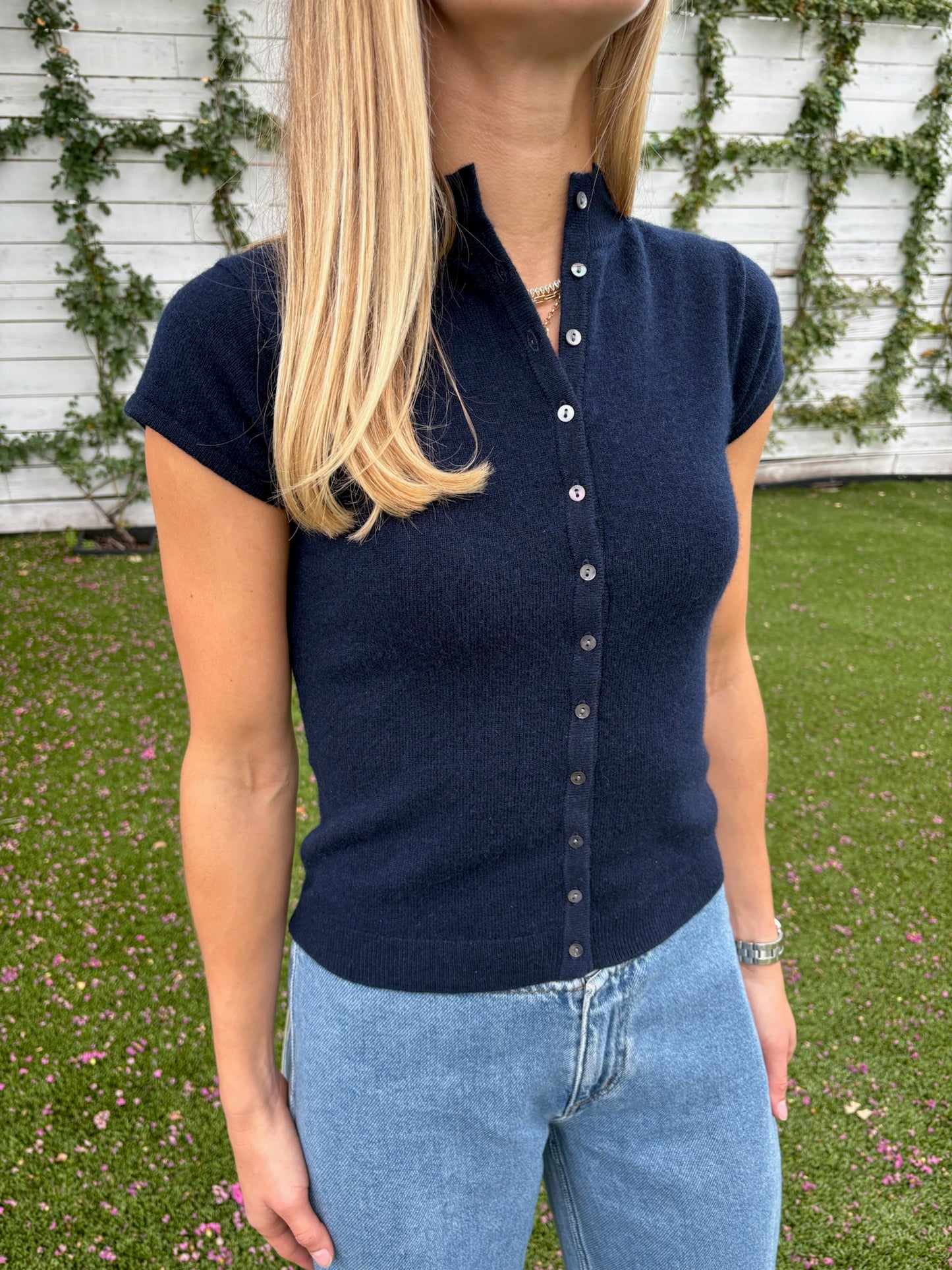 avoriaz fitted button tee