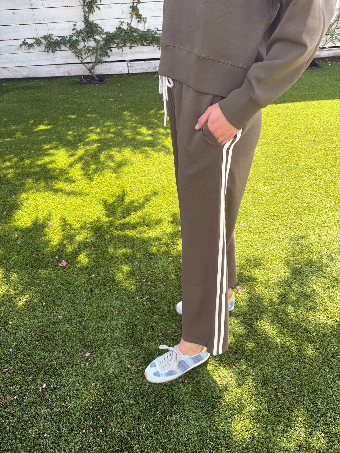 claud travel track pant