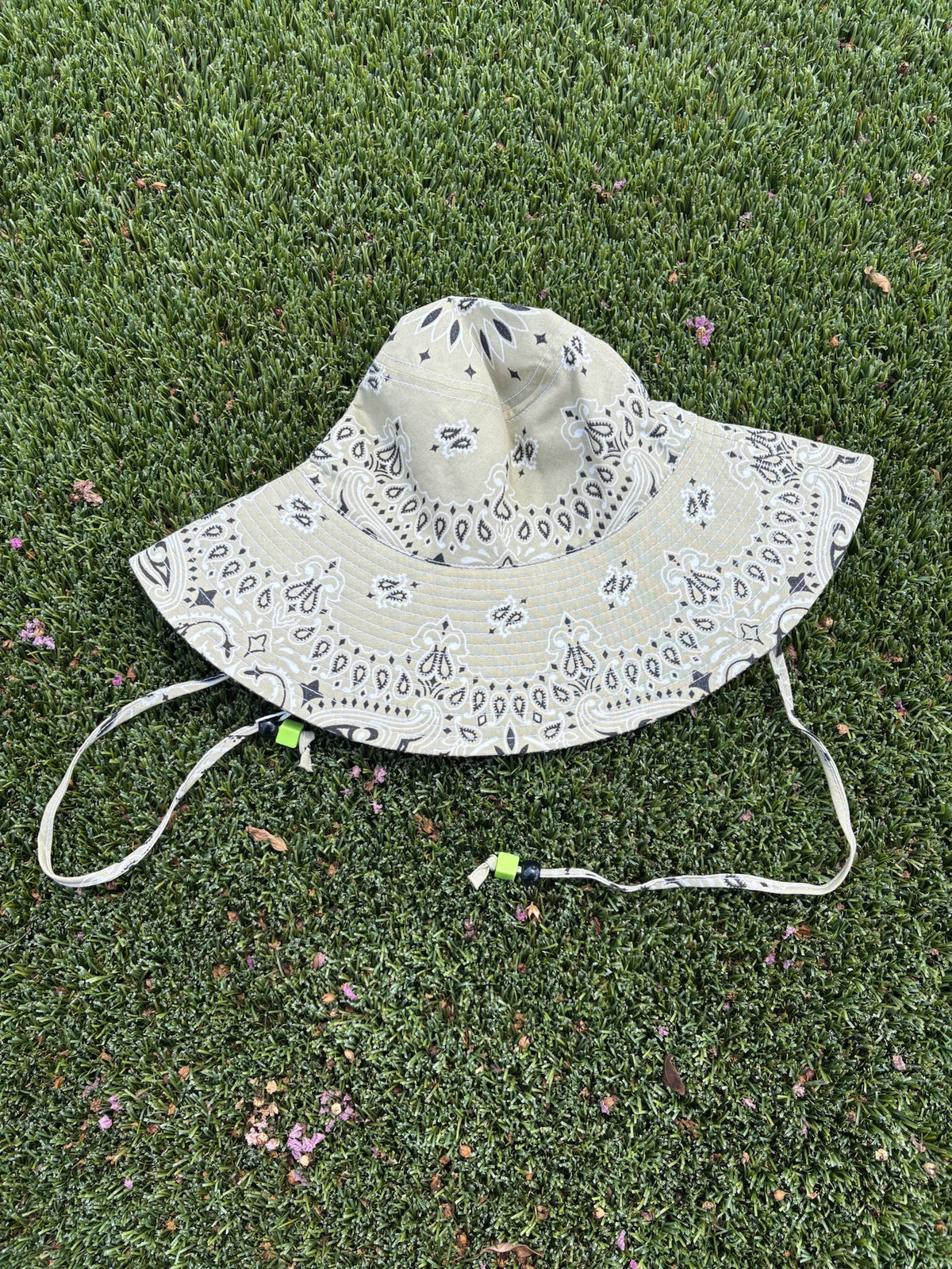 capeline hat