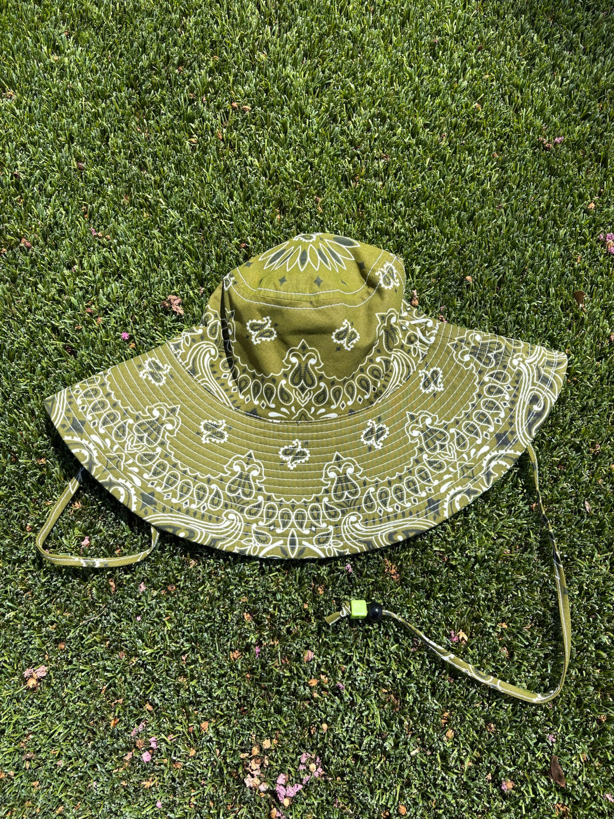 capeline hat