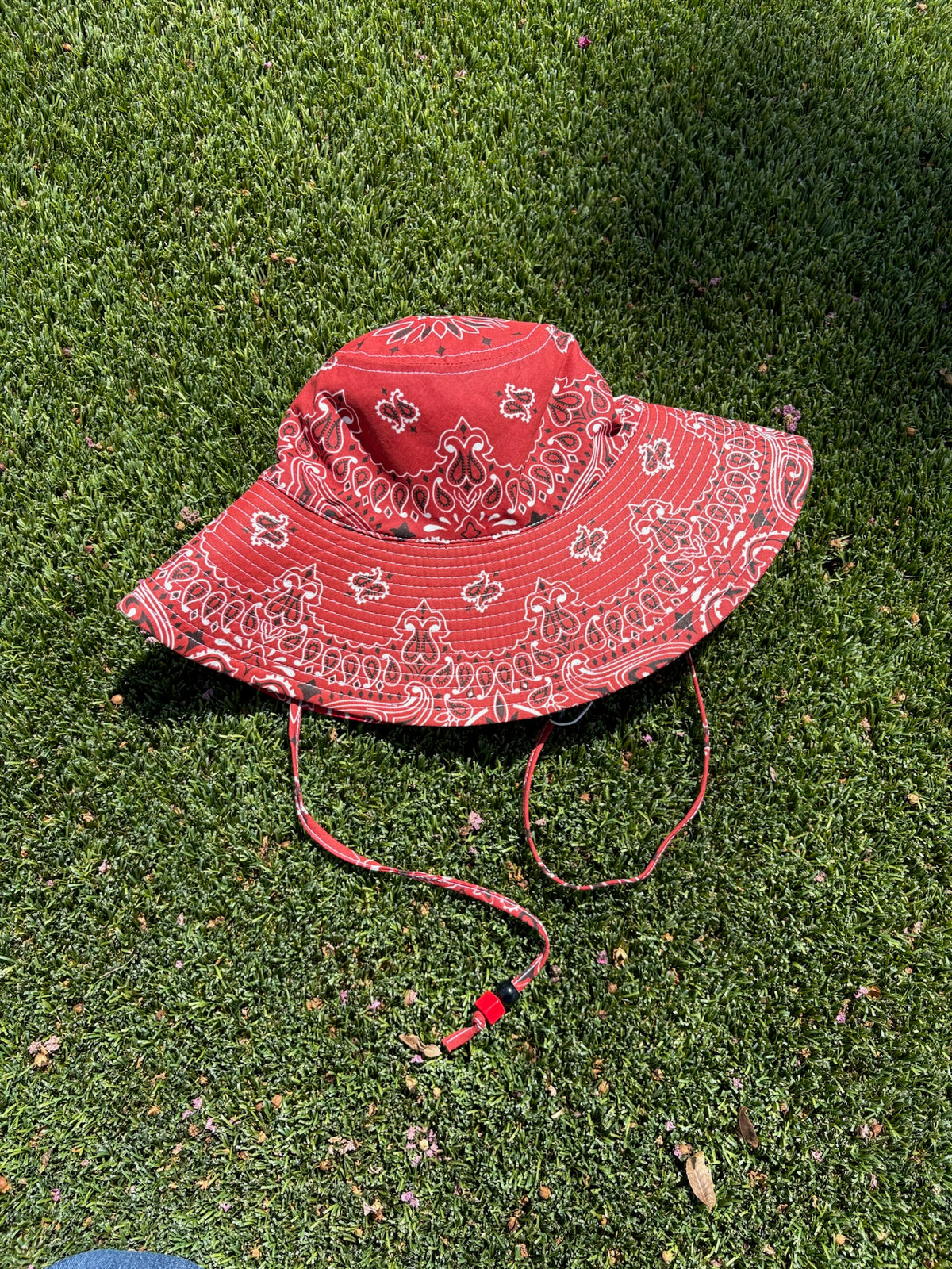 capeline hat