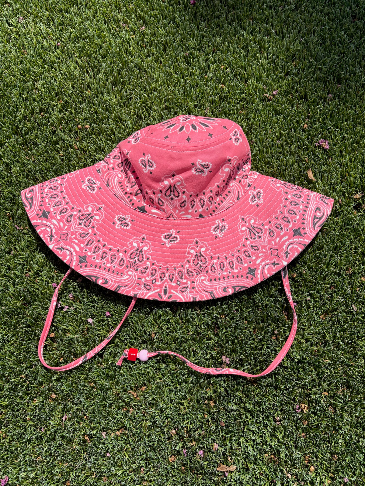 capeline hat