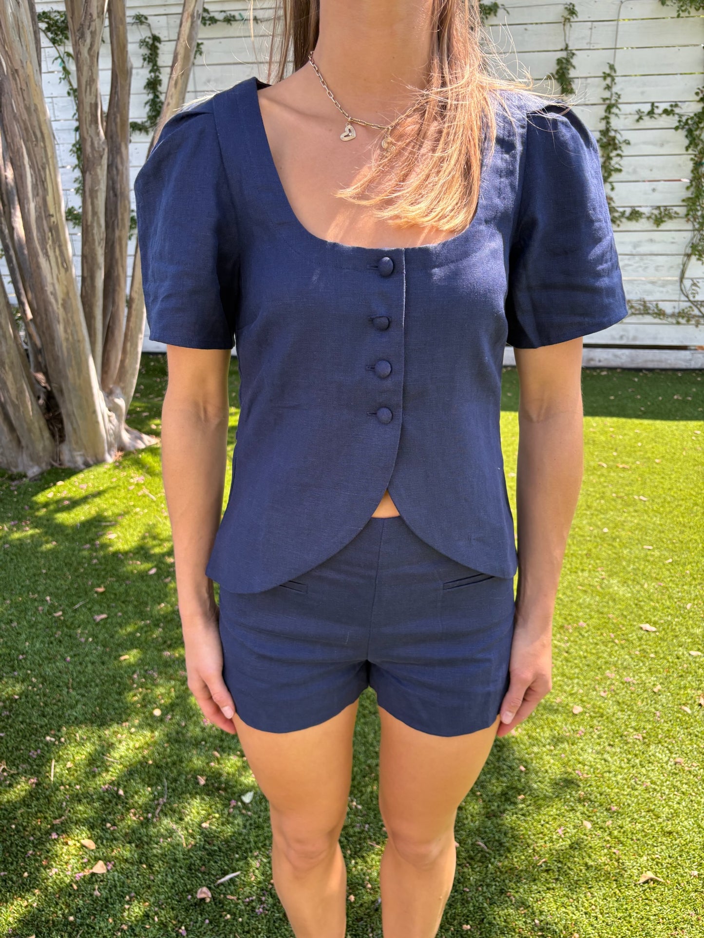leora short